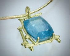 18K Aquamarine Chunky Pendant